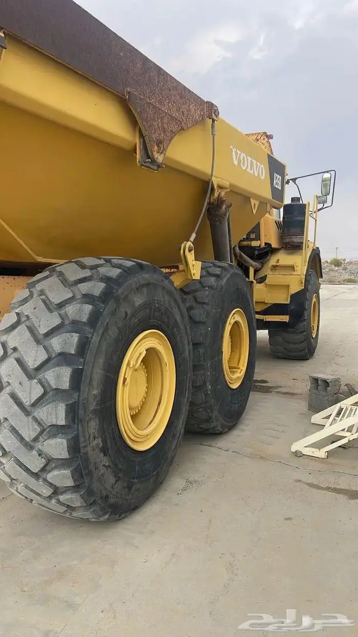 3 دنابر فولفو بطايق جمركية 2 جاهز للعمل 1 يحتاج صيانه 2