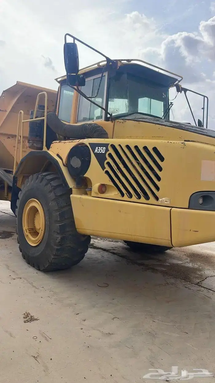 3 دنابر فولفو بطايق جمركية 2 جاهز للعمل 1 يحتاج صيانه 1