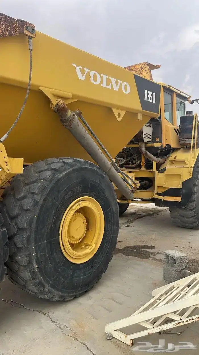 3 دنابر فولفو بطايق جمركية 2 جاهز للعمل 1 يحتاج صيانه 0