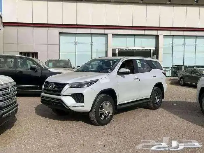 تويوتا فورتشينر GX2 بنزين دبل موديل 2025 كاش و أقساط 0