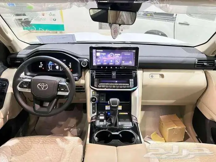 تويوتا لاندكروزر ( GXR3 ) بنزين موديل 2026 عرووض صفر ارباح 3