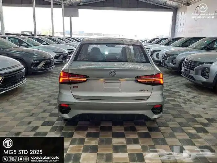 ام جي 5 استاندر الشكل الجديد 2025 4