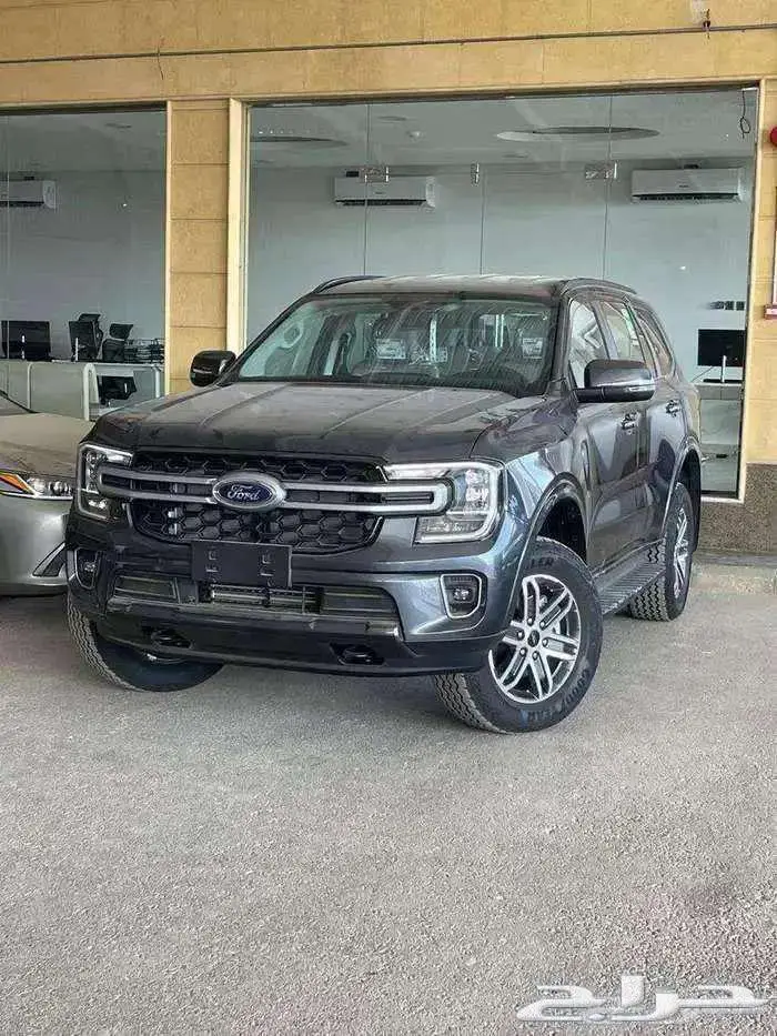 فورد ايفريست استاندر بنزين خليجي 2025 رمادي 0