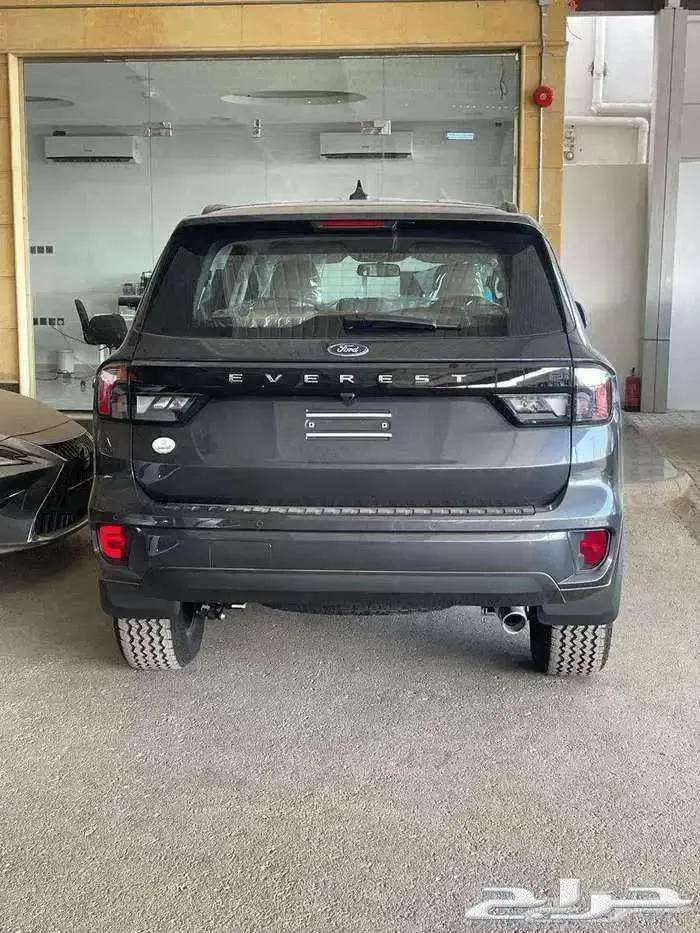 فورد ايفريست استاندر بنزين خليجي 2025 رمادي 2