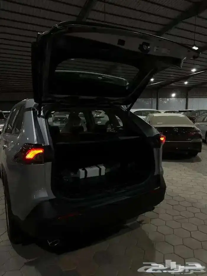 تويوتا راف فور 2025 XLE بنزين فتحة 7