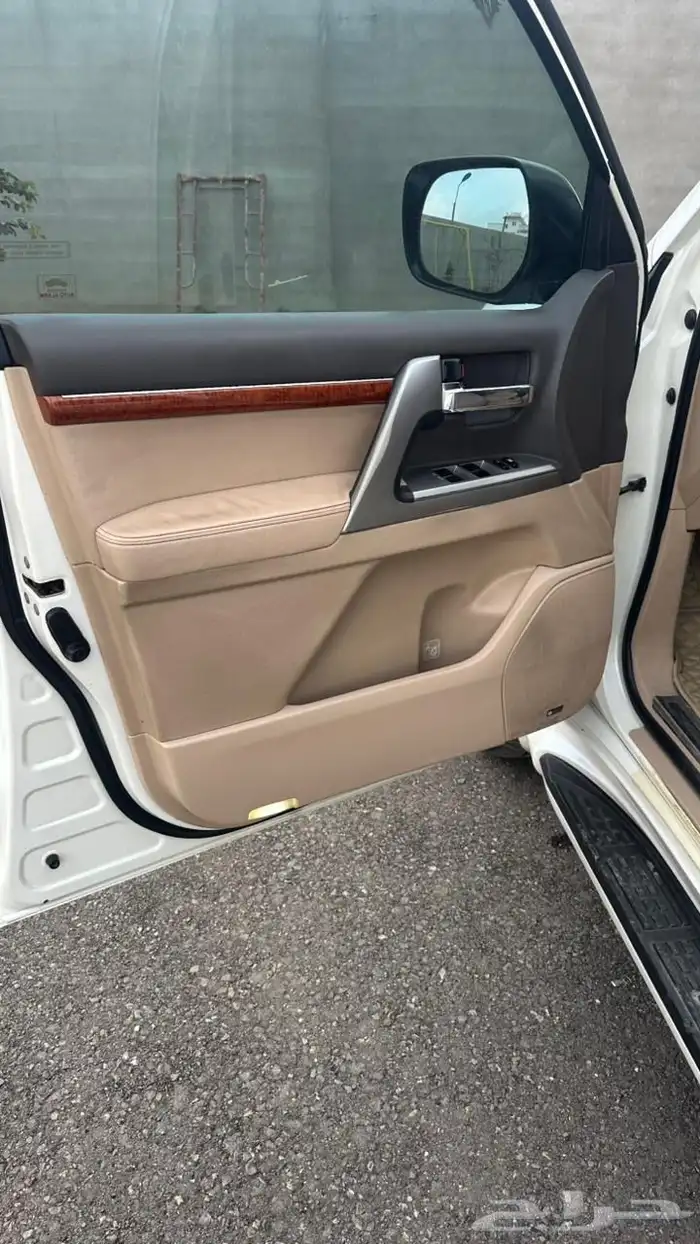 لاند كروزر 2012 نظيف VXR 8