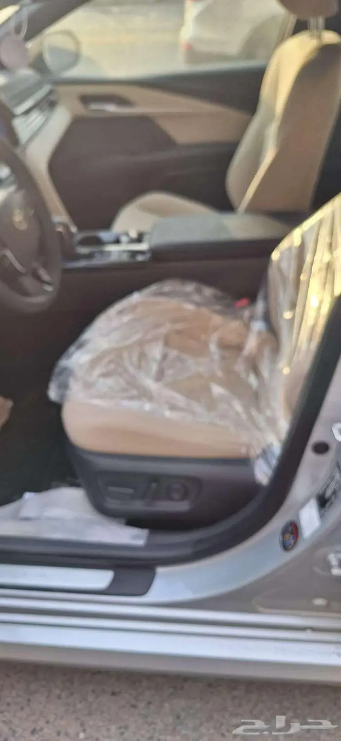 تويوتا كامرى LE بنزين موديل 2025 فضي 11