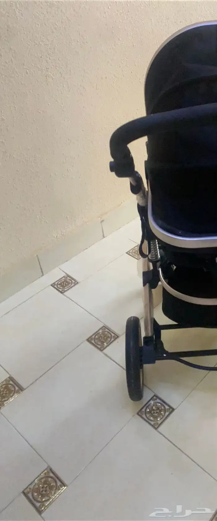 عربة اطفال نظيف وسليمه للبيع 4