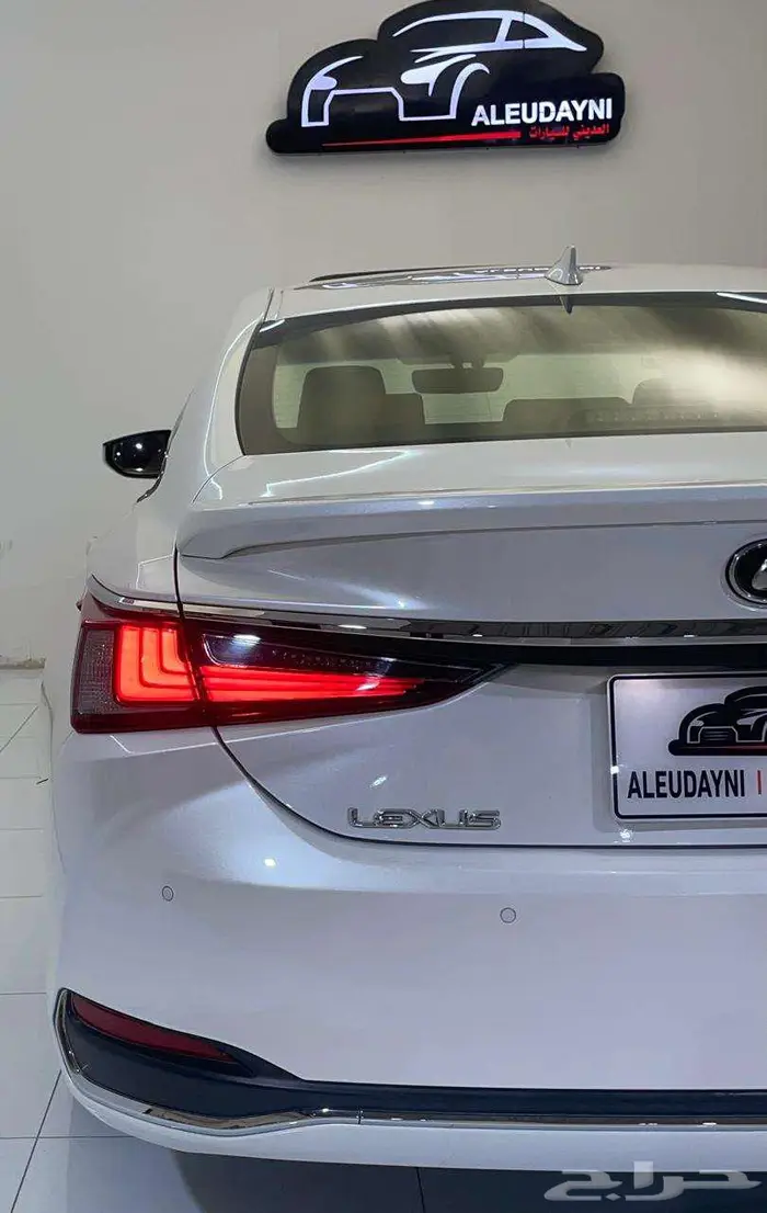 لكزس ES 300 2023 هايبرد 7