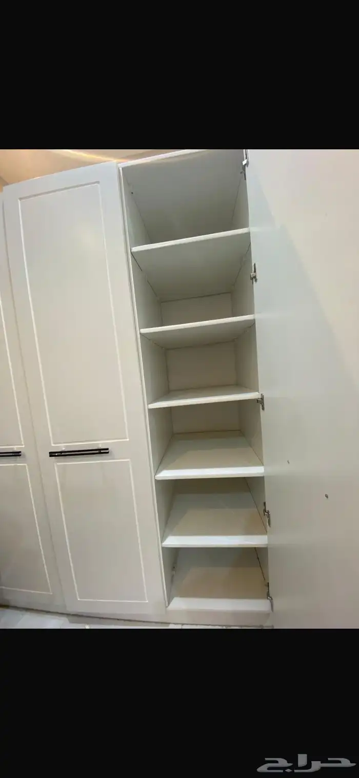 للبيع دولاب ملابس شبه جديد 0