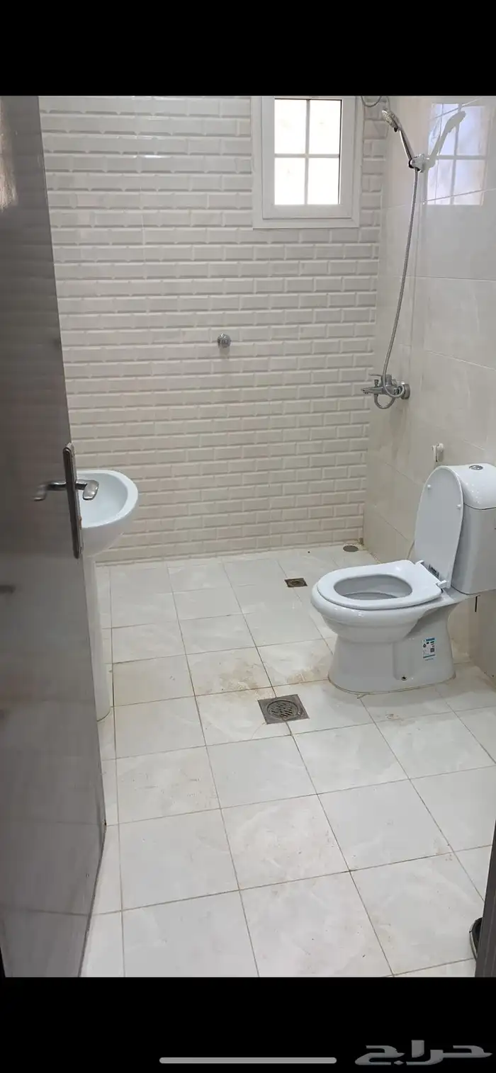 شقة غرفتين وحمام بدون مطبخ سكن عوائل ف الملحق الدور الاول 2