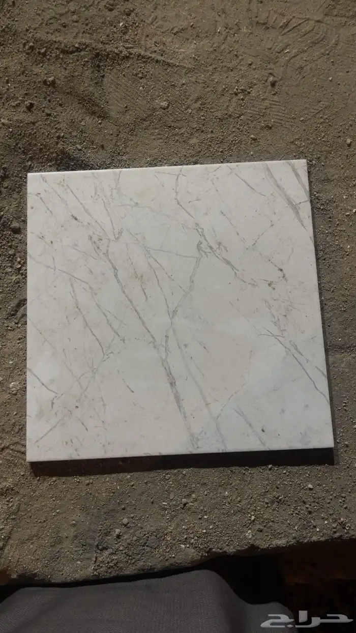 بلاط نص طبليه حوالي 20 كرتون مقاس 30في 30 0