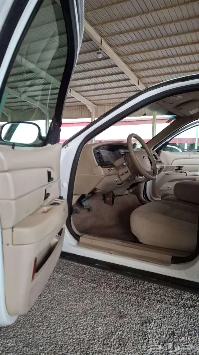 فورد كراون فكتوريا 2011 5