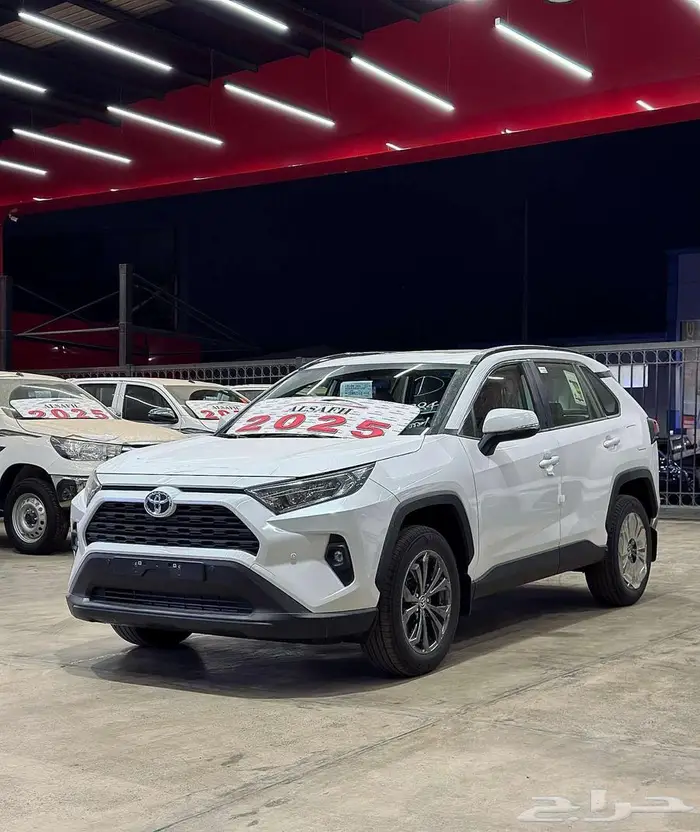 تويوتا راف فور 2025 XLE بنزين نص فل الاقل سعرأ 1