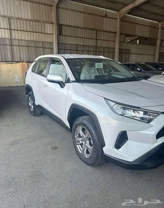 تويوتا راف فور LE دفع امامي بنزين 2025 1