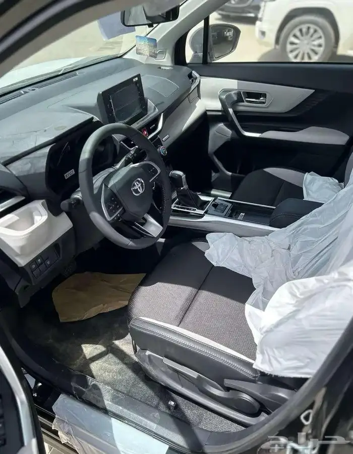 تويوتا فيلوز 7 مقاعد بنزين اصفار سعودي 8