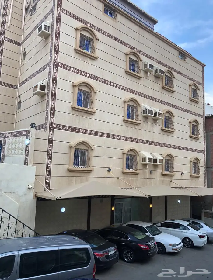 للايجار شقه مفروشه 3 غرف حي بريمان 8