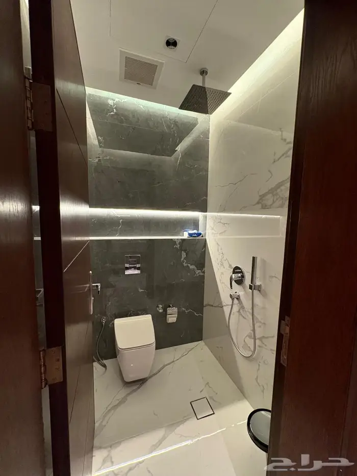 شقة فاخرة بحي الورود بجدة للايجار السنوي 12