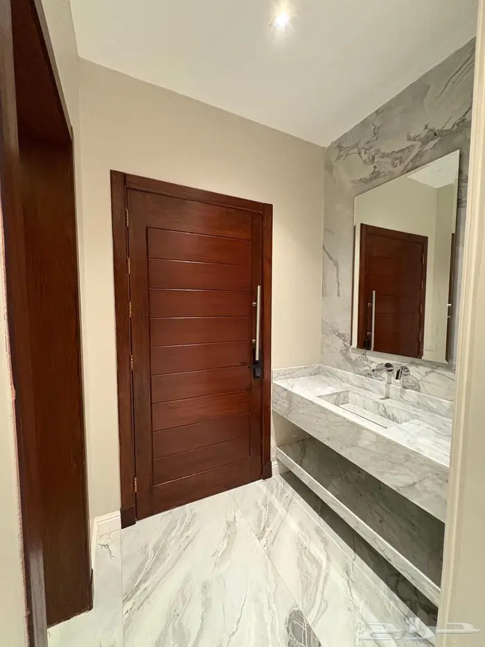 شقة فاخرة بحي الورود بجدة للايجار السنوي 14