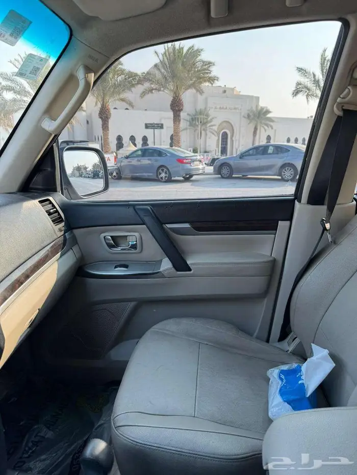 ميتسوبيشي باجيرو  ماشي قليل  فل كامل  فئة الذهبي  كله وكاله 13