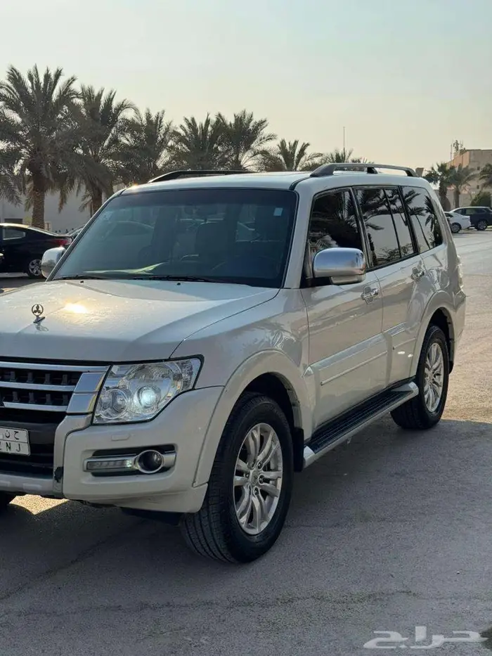 ميتسوبيشي باجيرو  ماشي قليل  فل كامل  فئة الذهبي  كله وكاله 7