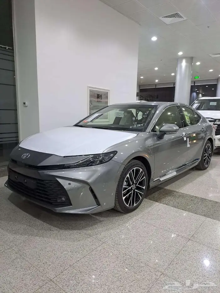 تويوتا كامري ال اي هايبرد (سقف بانوراما) 2025 0