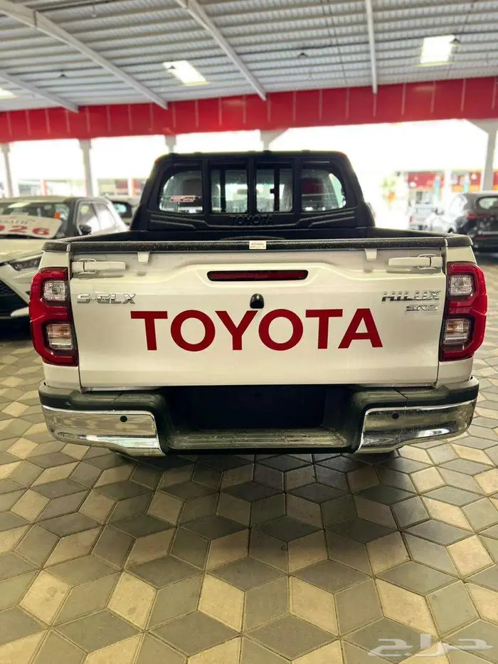 الاقل سعرا تويوتا هايلوكس غمارتين SGLX بنزين قير عادي 2025 3