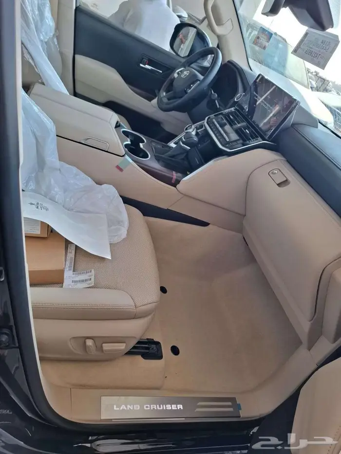 تويوتا لاندكروزر صالون GXR L4 سعودي بنزين 2026 7