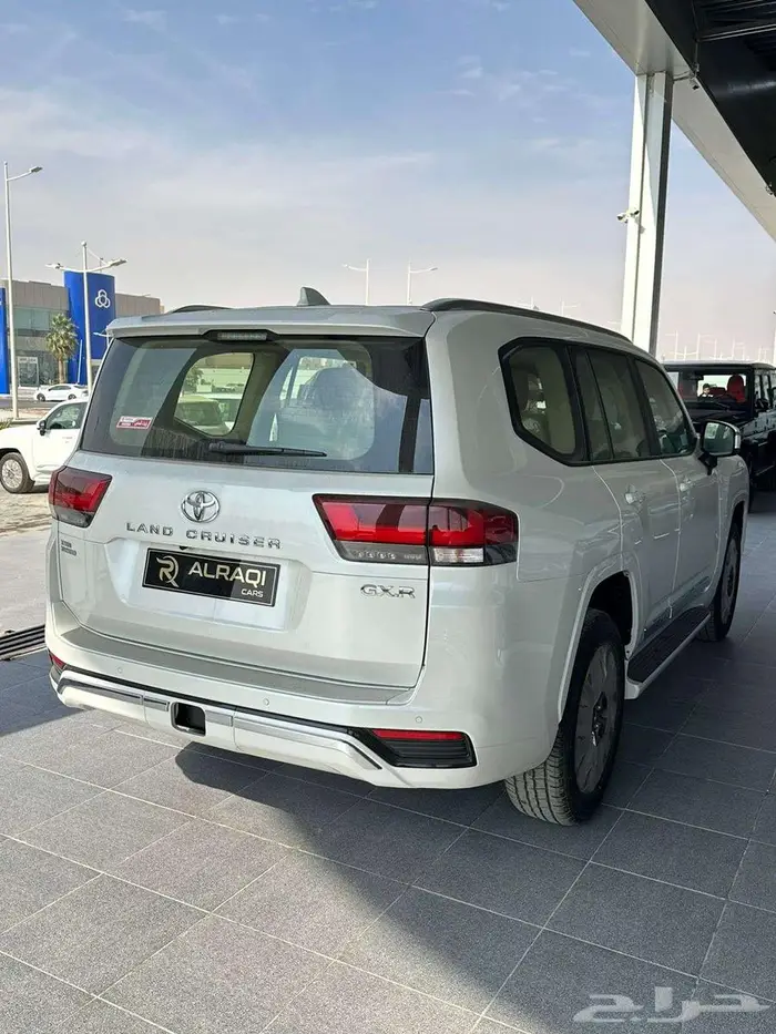 عرض خاص تويوتا لاندكروزر GXR رقم3 بنزين 2026 9