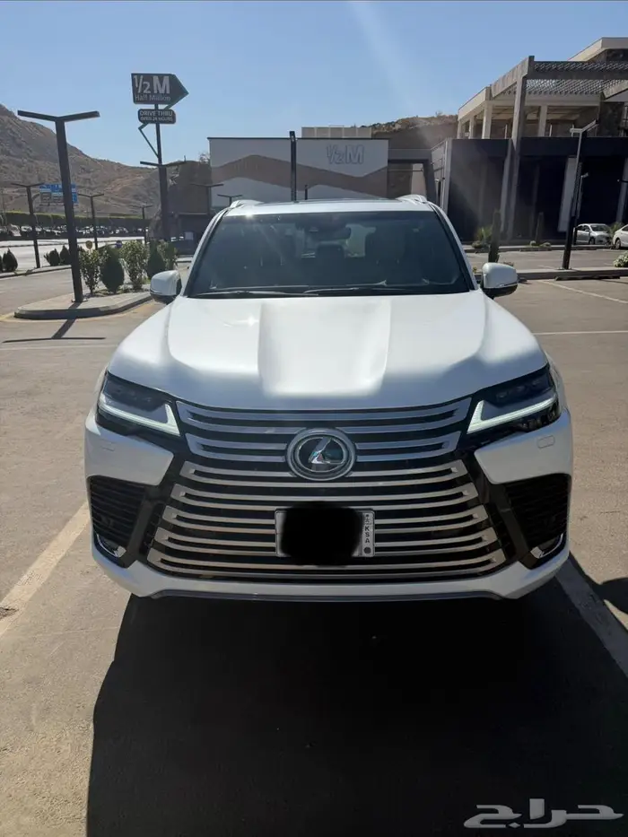 جيب لكزس موديل 2024 مخزن وكالة أبيض سعودي ممشى 9 آلاف فقط 0