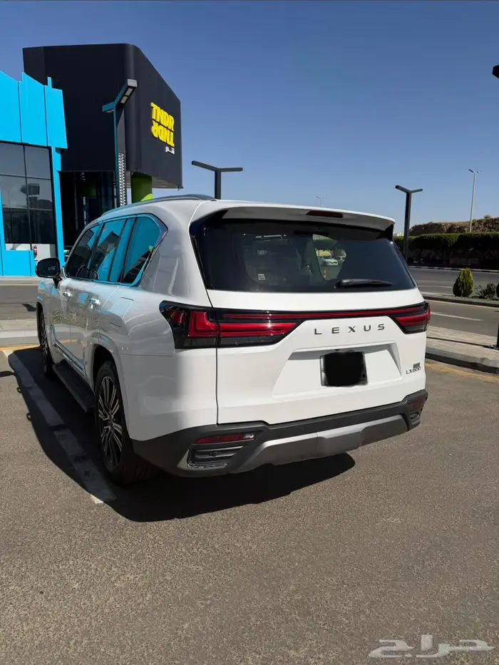 جيب لكزس موديل 2024 مخزن وكالة أبيض سعودي ممشى 9 آلاف فقط 3