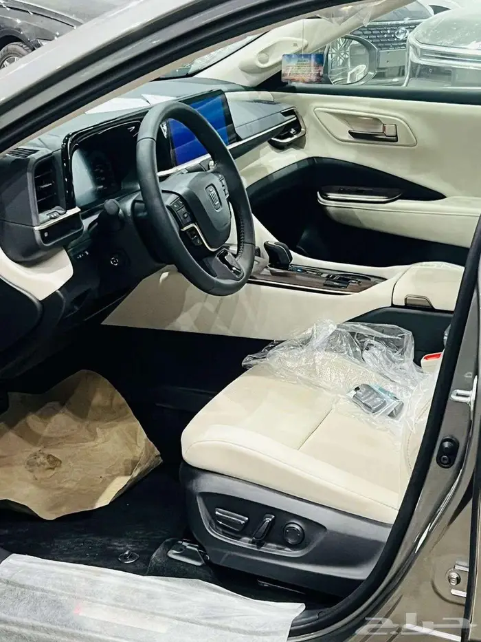 تويوتا كراون 2.5 بريميوم هايبرد 2026 9