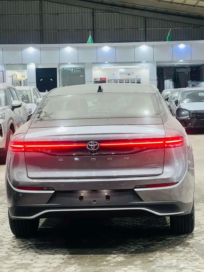 تويوتا كراون 2.5 بريميوم هايبرد 2026 5
