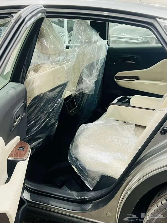 تويوتا كراون 2.5 بريميوم هايبرد 2026 11