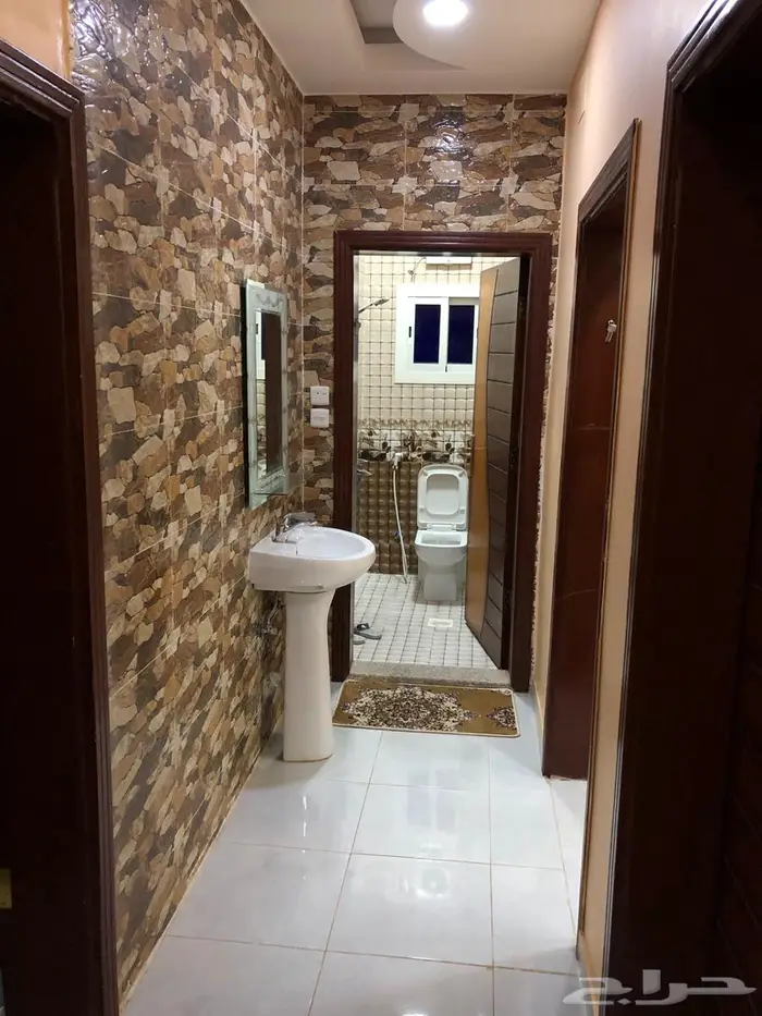 للايجار شقه مفروشه 3 غرف حي بريمان 5