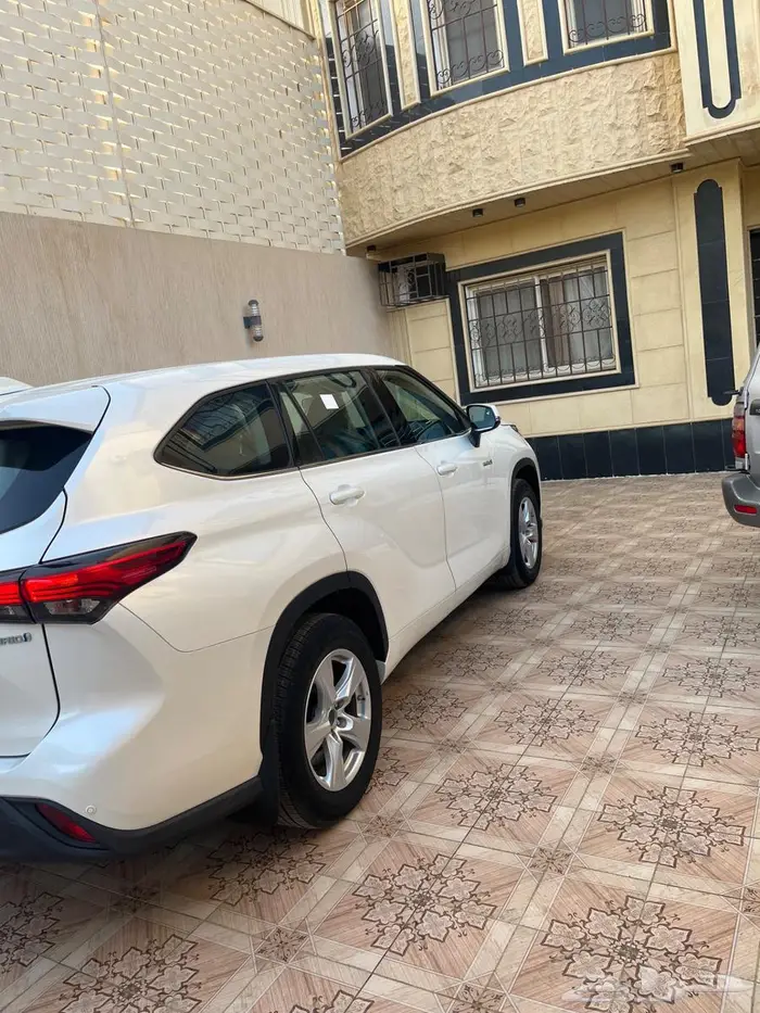 تويوتا هاي لاندر 1