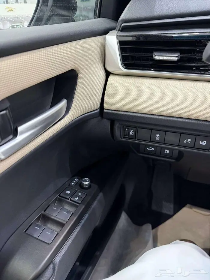 تويوتا كامري LE هايبرد 2025 7