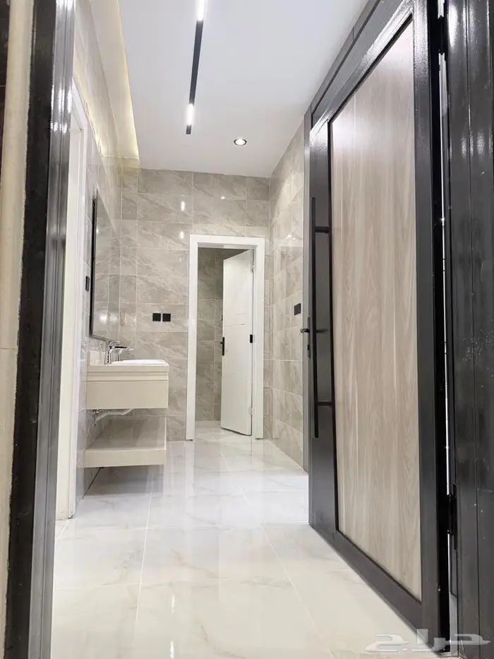 ادوار ارضيه للبيع عماره حي الاخضر مستقله مساحه 450 م 3