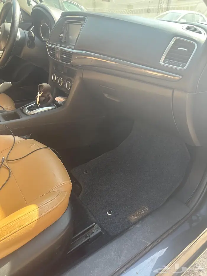 للبيع مازدا نظيف جدا 4