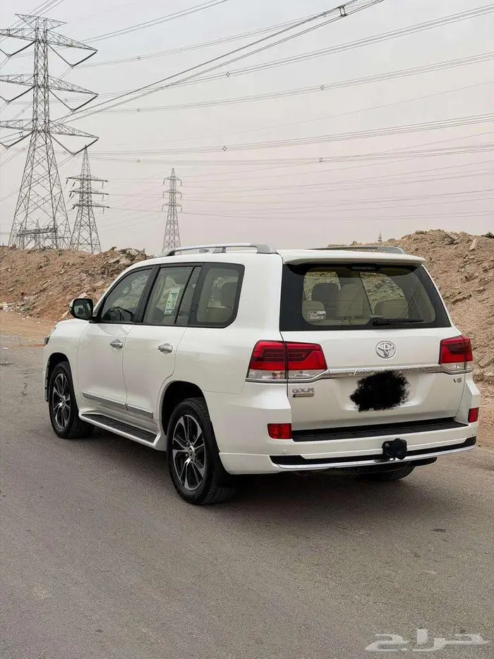 تويوتا لاند كروزر V8 - GXR - 2017- بنزين 3