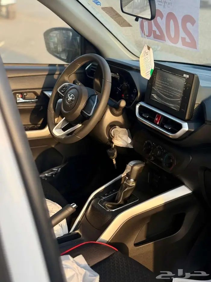 تويوتا رايز فل موديل 2026 ابيض سقف اسود 5
