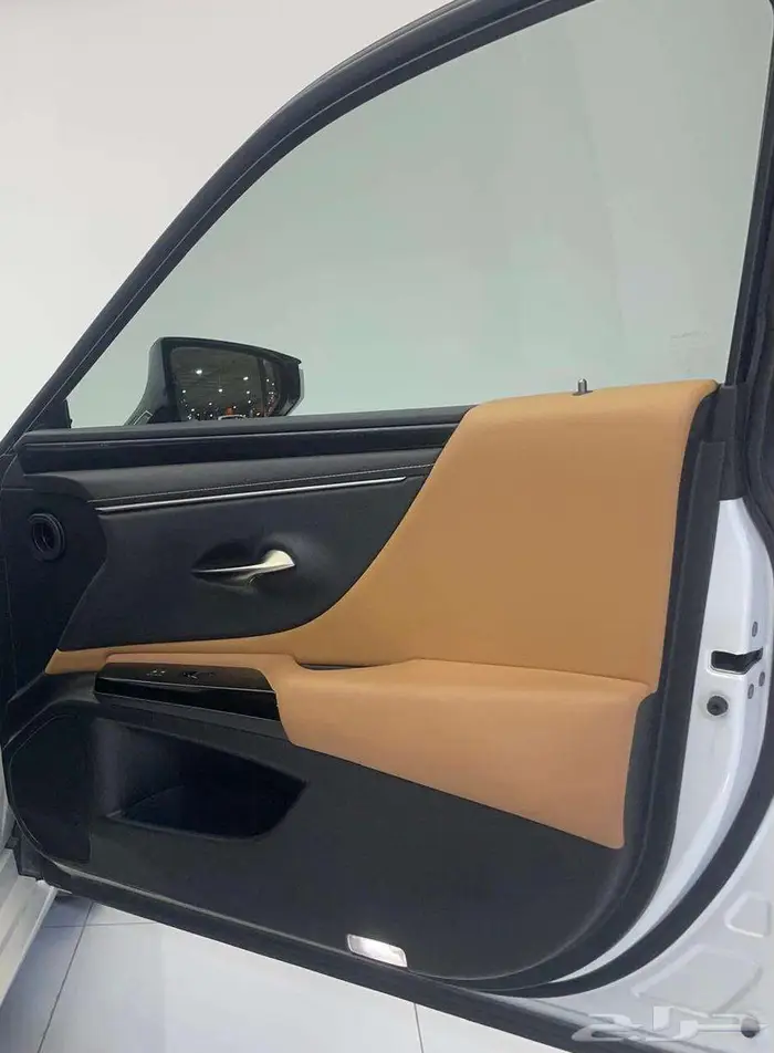 لكزس ES 300 2023 هايبرد 20