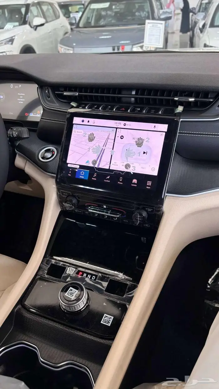 جيب جراند شيروكي لاريدو2025 رمادي 12