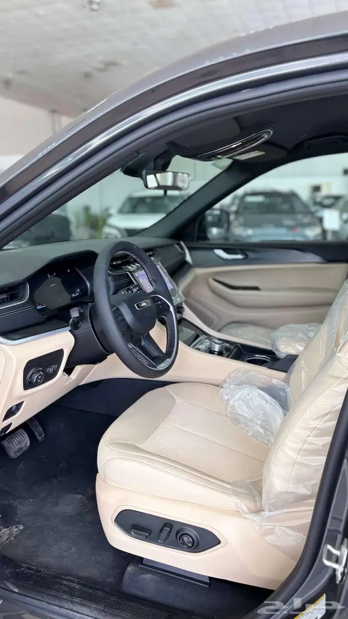 جيب جراند شيروكي لاريدو2025 رمادي 14