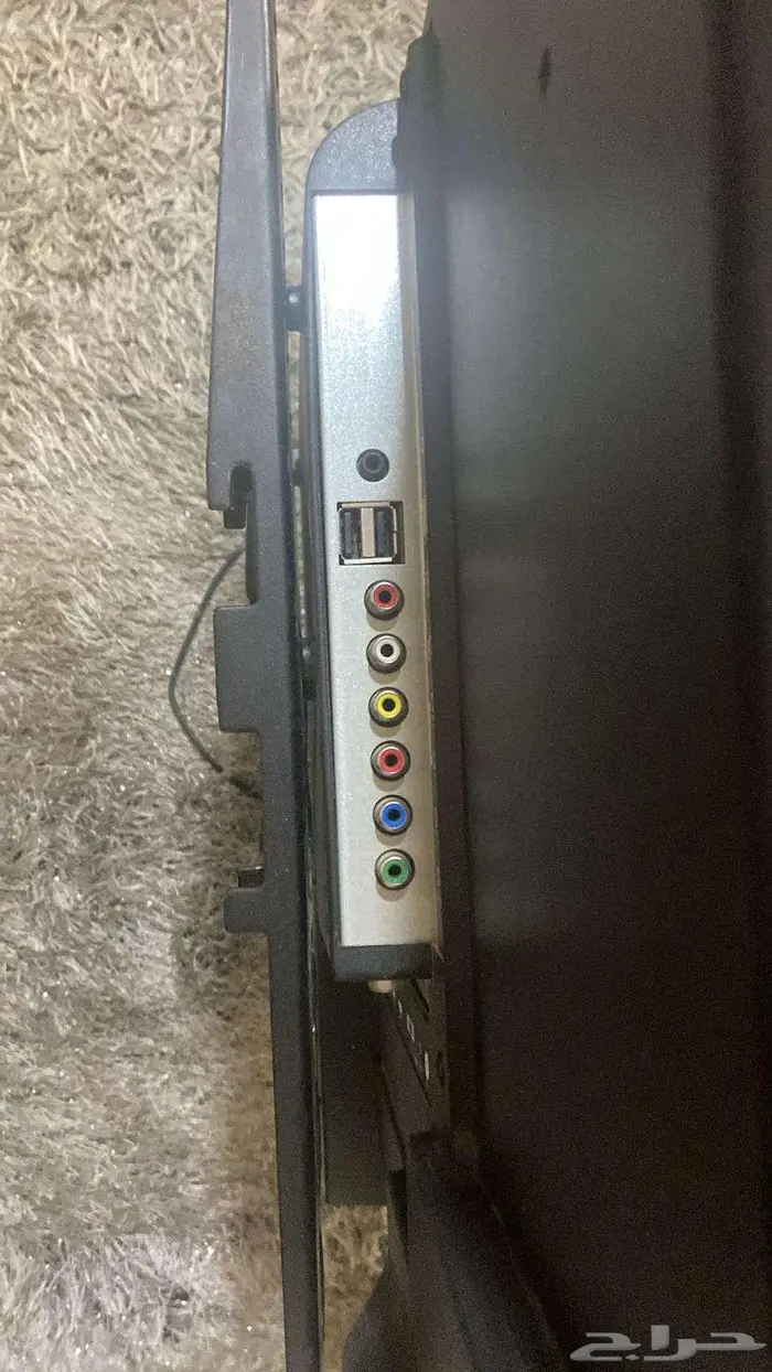 شاشة 32 إنش نظيفة جدا بمنفذين HDMI ستاند راكب ب 200 ريال 4