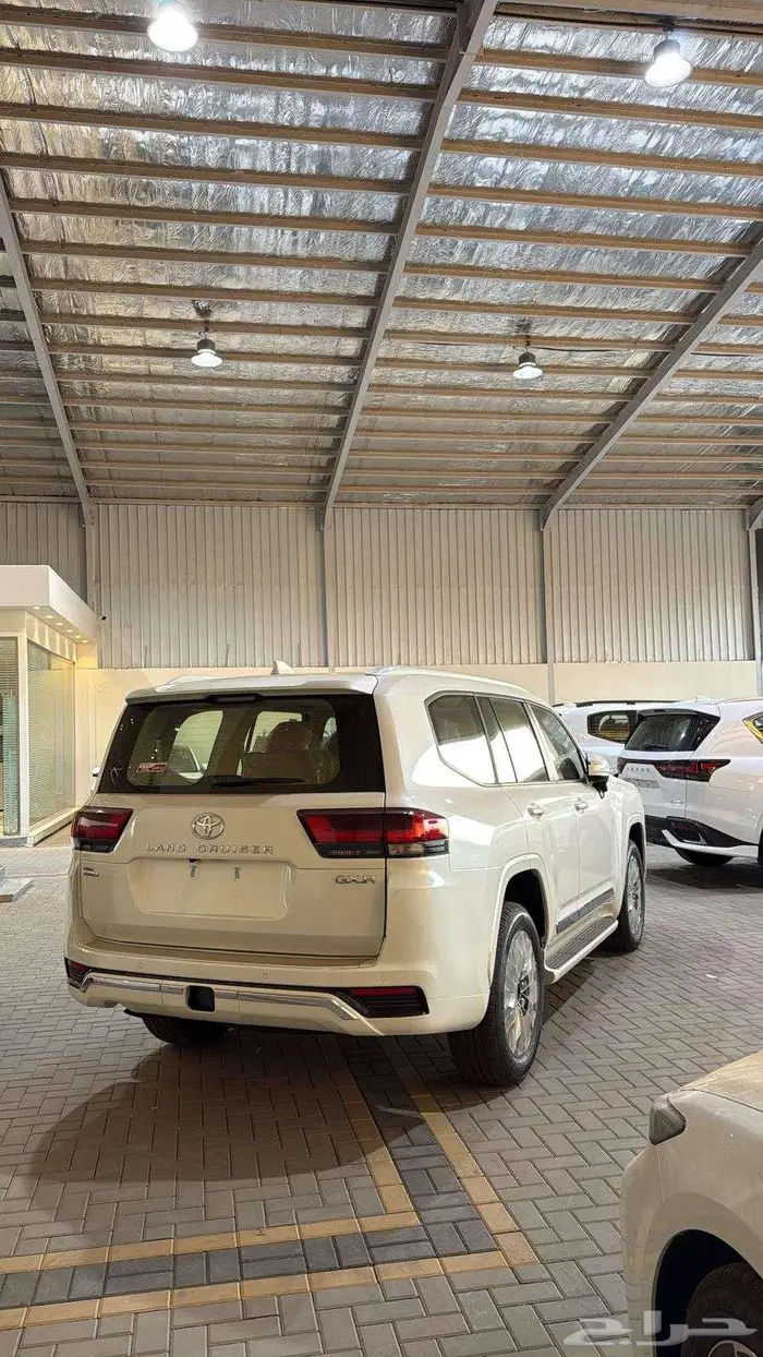 تويوتا لاندكروزر ( GXR3 ) بنزين موديل 2026 عرووض صفر ارباح 10