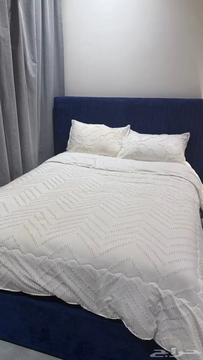 سرير ومرتبه وتسريحه وكمدينه 0