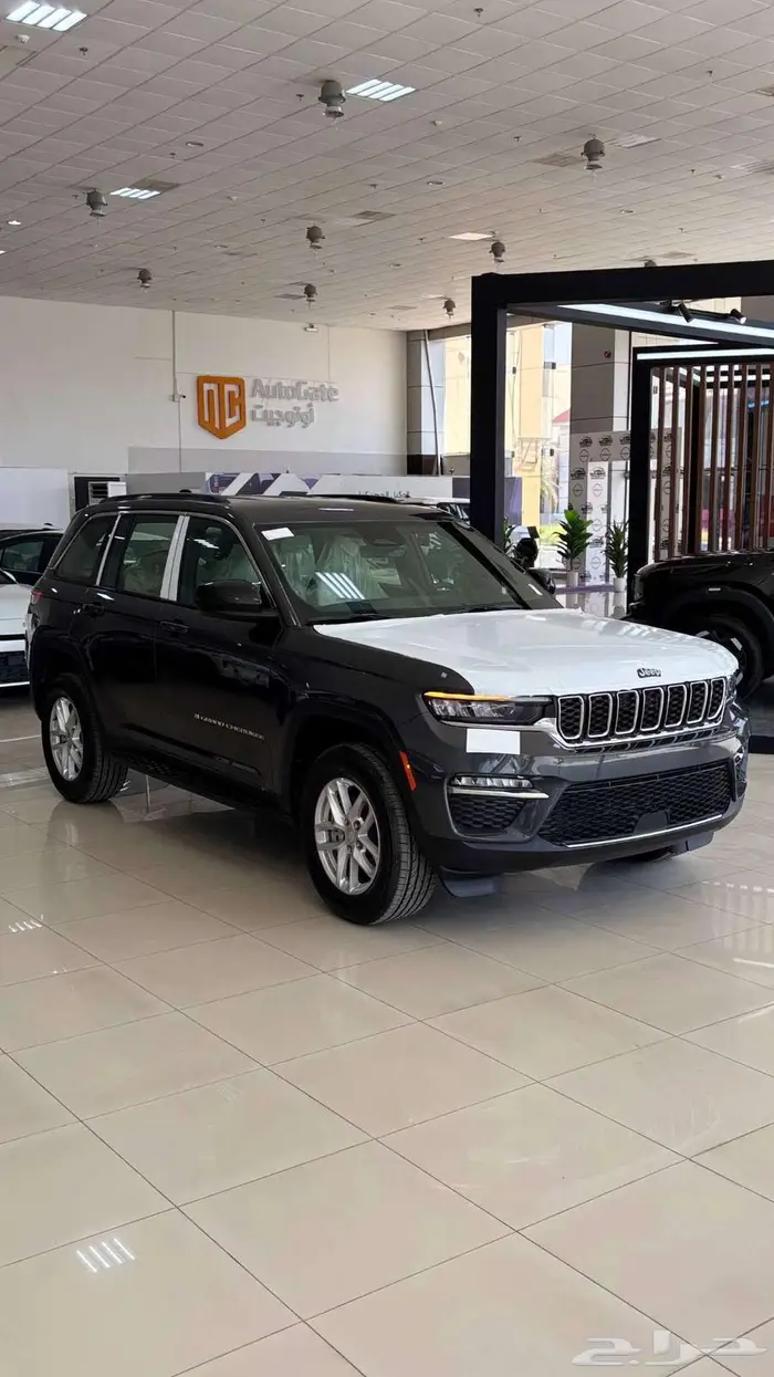 جيب جراند شيروكي لاريدو2025 رمادي 1