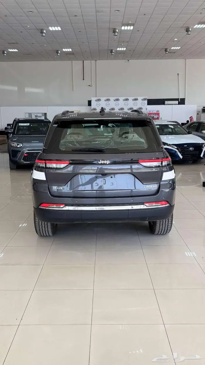 جيب جراند شيروكي لاريدو2025 رمادي 5