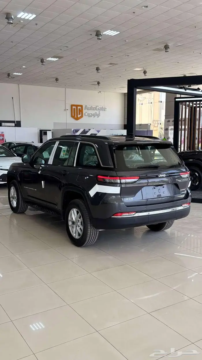 جيب جراند شيروكي لاريدو2025 رمادي 6